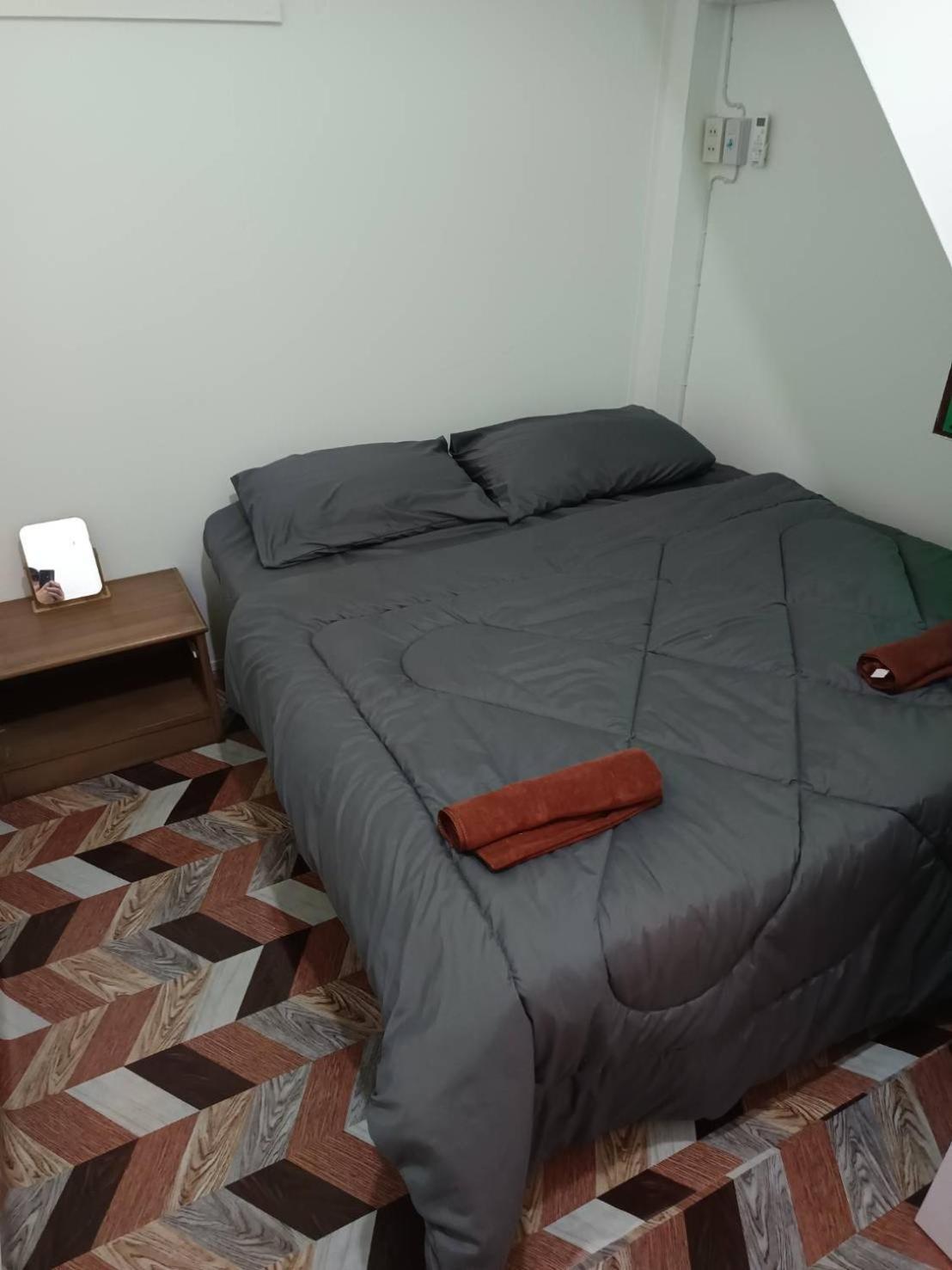 Sleep Break Hostel Sathon Бангкок Экстерьер фото