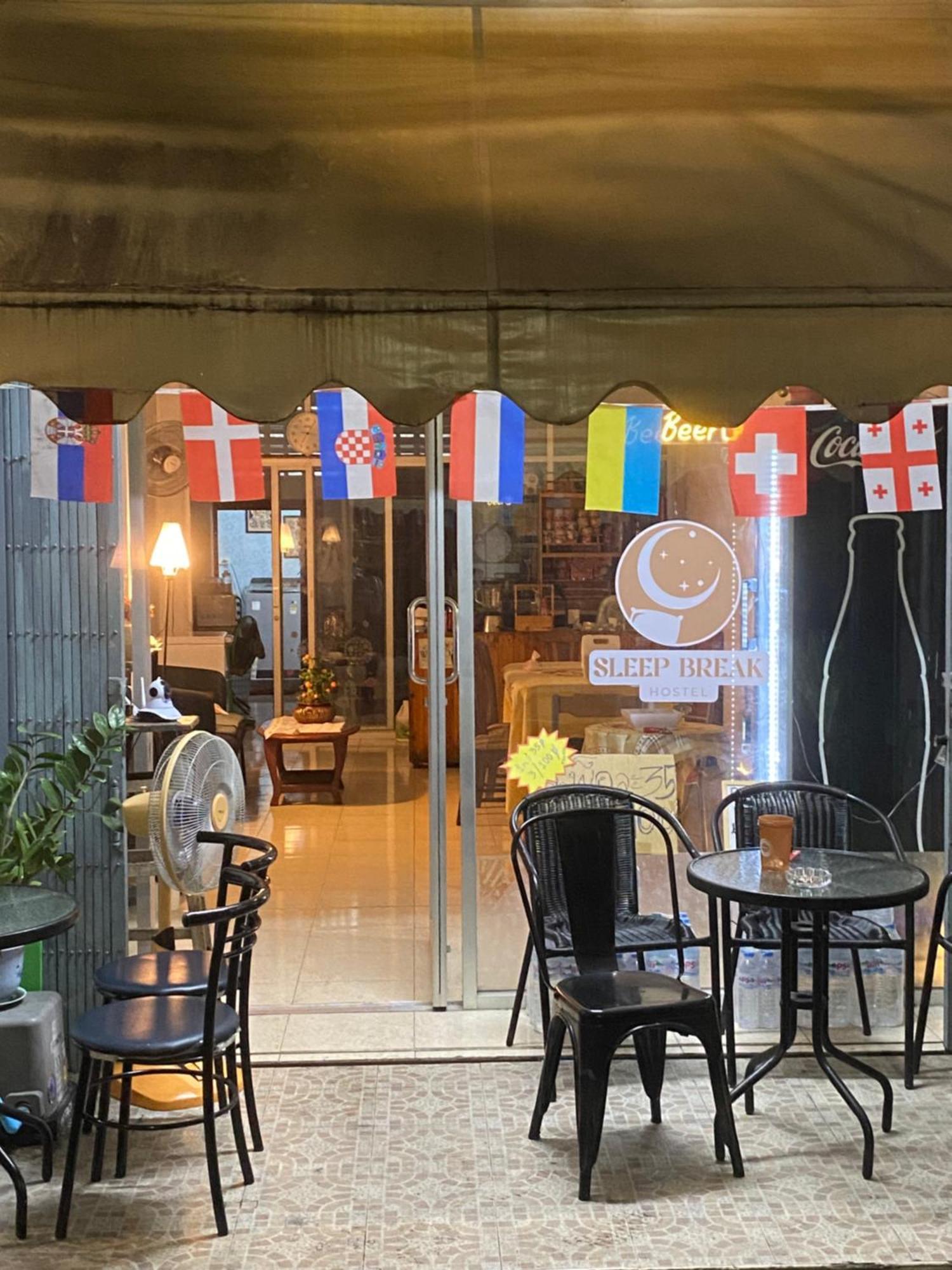 Sleep Break Hostel Sathon Бангкок Экстерьер фото